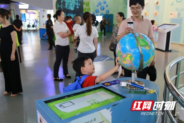 格式工厂市交易中心科级馆参观活动 (2).jpg