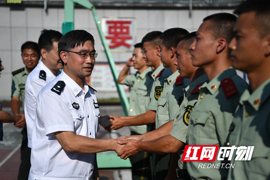 谢振华到武警永定中队开展“八一”走访慰问