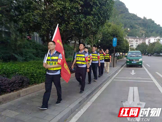 武陵源区交警部门积极开展社会治安义务巡逻防控活动