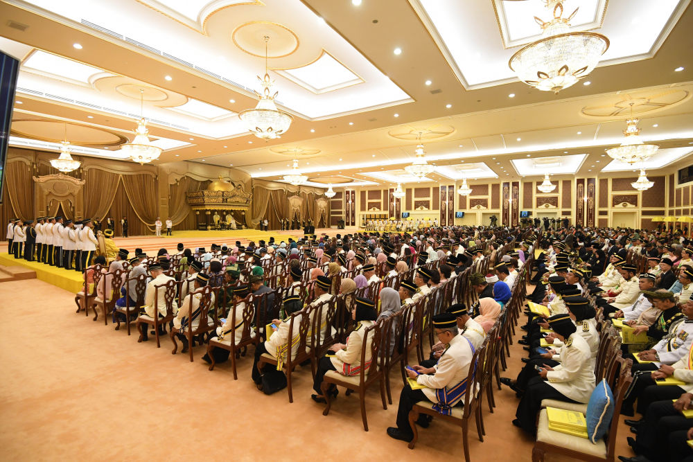 ↑这是7月30日在马来西亚吉隆坡拍摄的马来西亚第16任最高元首阿卜杜拉登基仪式现场。新华社发(马来西亚新闻局)