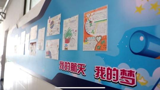 白玉乡小学航天墙.jpg