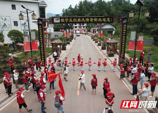 张家界市梭子丘白族风情街有“拦门” 它比大理近