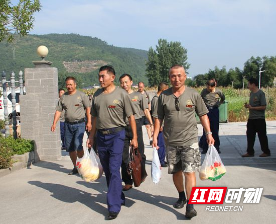 永定区：参战老兵过节到光荣院慰问
