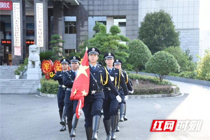【警视窗】张家界市永定公安分局举行“破案大会战”战时表彰暨“天剑”突击队授旗仪式