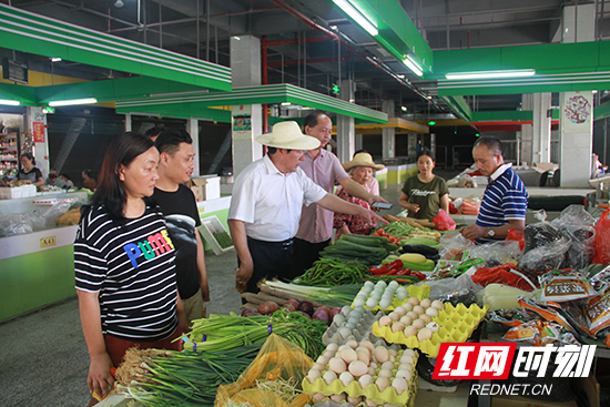 市环卫处深入开展市场环境卫生指导工作