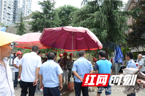 永定区崇文街道为创卫工作“添柴加薪”