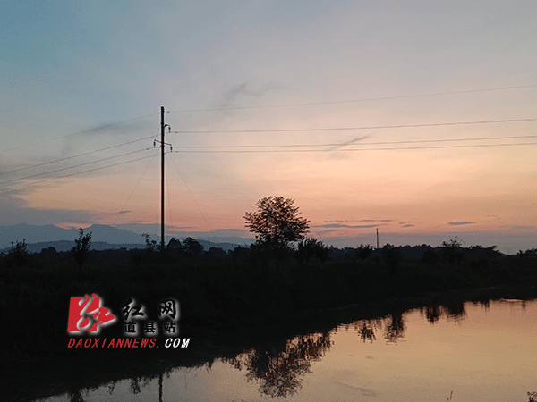 空气之中夹杂着泥土的芬芳，沉浸在美丽的风景中，夕阳无限好，只是近黄昏。