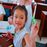 奇妙手工拼贴动物世界 志愿课堂点亮孩子暑期生活