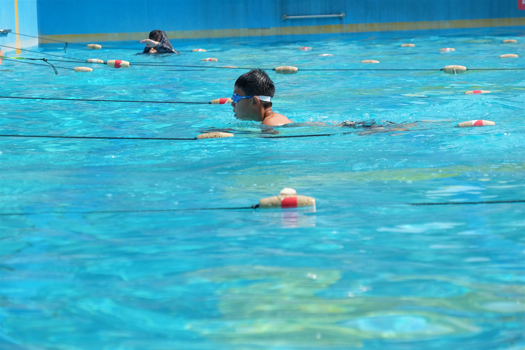 全民健身日，汨罗举办首届中小学生游泳比赛
