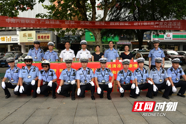 图五：开心合影.JPG