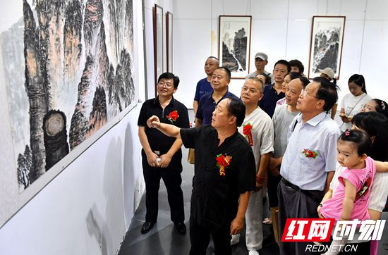 “情系张家界——胡兴书美术作品展”在长沙开幕