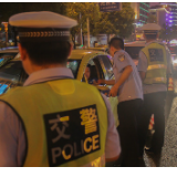 警院学子为车主普及预防车辆自燃安全知识 助力“六城同创”