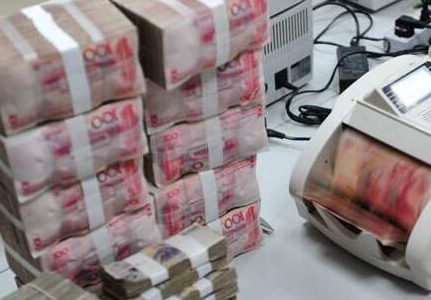七月份人民币贷款增加1.06万亿元