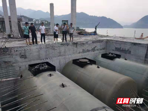 资兴市黄草镇查获一起非法加油油罐车