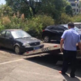 凤凰园交警开展“僵尸车”专项整治行动