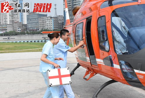 据悉，自8月5日开始，湖南医药学院第一附属医院携手溆浦县中医医院实施“空中120救援”的演练。演练活动为期三天，专家们对县中医医院的医护人员进行理论知识、静态操作、空中演练等科目的培训。