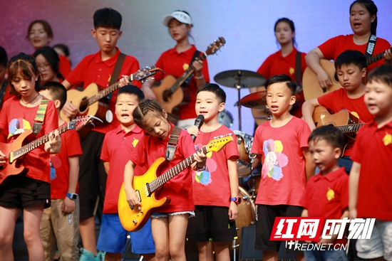 音乐为“桥 传递爱心  张家界武陵源举办首届青少年公益宣传音乐会