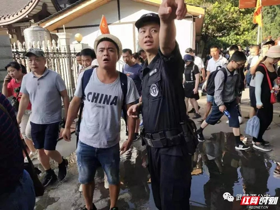 【警视窗】武陵源:“战高温，斗酷暑，保平安”——时刻在你身边
