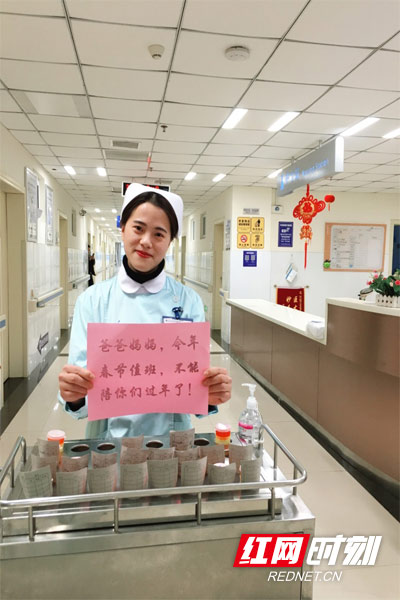 《坚守》：
  2019年春节前，家人总问：什么时候回家过年？