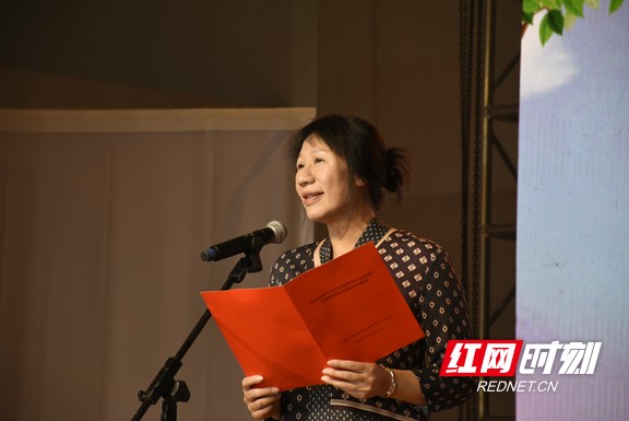 中国宋庆龄基金会副秘书长、冠军运动员唐九红致辞。