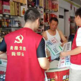 社区党员走街串巷 垃圾分类入脑入心