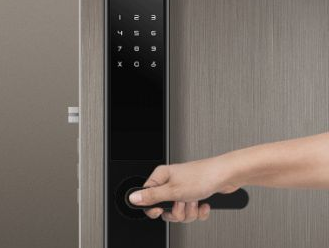  智能门锁“锁不牢” 消费者如何选择？