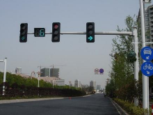 岳阳主路口交通信号灯停电，交警连续奋战14个小时