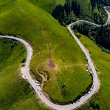 30年后重走天山路，他与回忆相逢在诗中