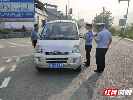 天门山镇：多管齐下 加强道路交通专项整治