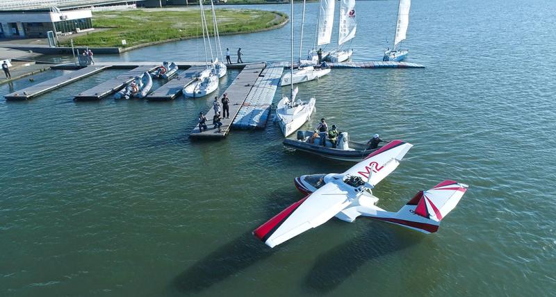 首架中国自主生产的水陆两栖飞机风翎号在临港研发成功。