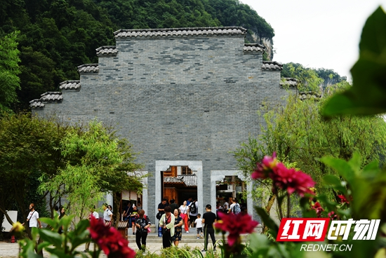 黄龙洞文化街建成开放 张家界文旅产品再添力作