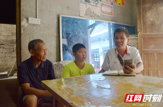 【最美公益普法个人】“土干部”禁毒使者谭小周
