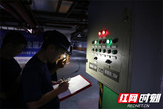 张家界消防熟悉大型综合体 做好灭火救援准备