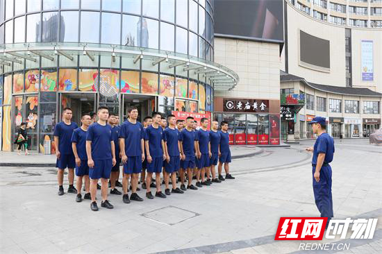 对辖区大型综合体中商广场进行实地熟悉.jpg