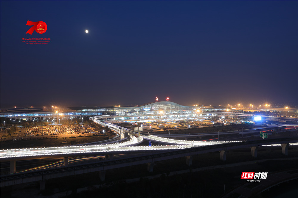 夜幕下的黄花国际机场空港。 (2).JPG