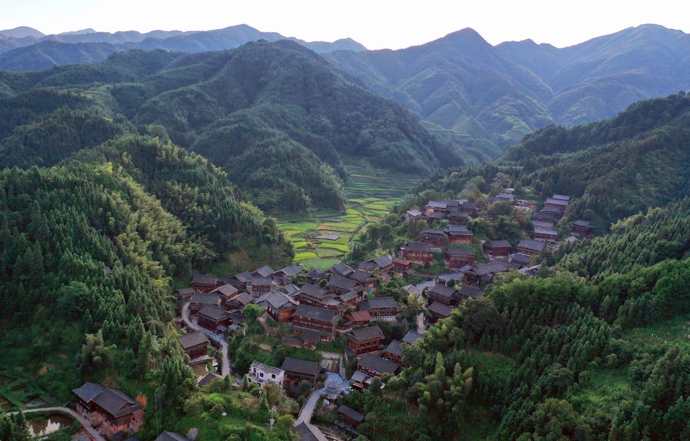 社记者 李尕 摄8月28日无人机拍摄的湖南通道侗族自治县双江镇黄沙岗