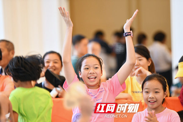 经过一番激烈的比拼，来自梦想队的小朋友们赢得了本次比赛的胜利。