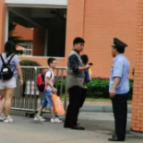 爱心筑就护学路 街道社区总动员