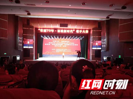 慈利：农民亮嗓高唱红歌颂祖国