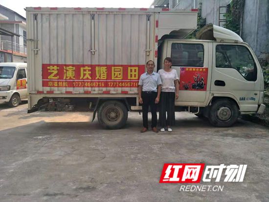 农民文艺流动舞台车.jpg
