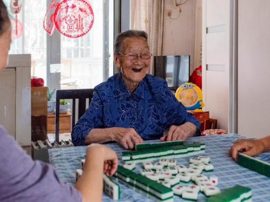 百岁老人的智慧：“不着急，不生气，凡事不往心里去”