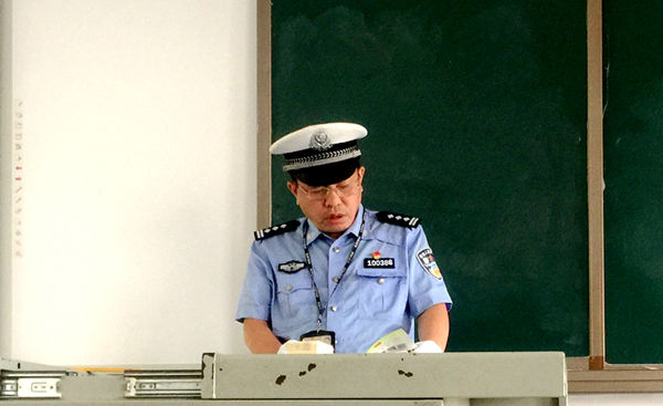 图二  民警授课.jpg