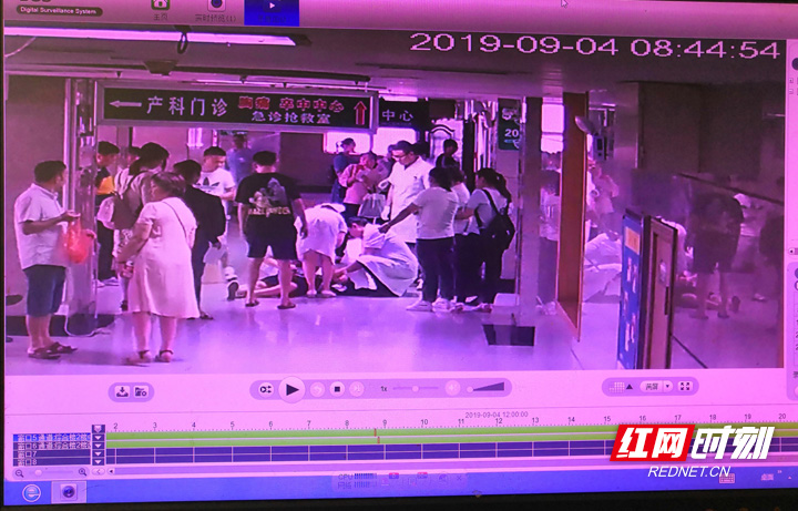 张家界：女子候诊突发晕厥倒地 医护紧急救治成功脱险