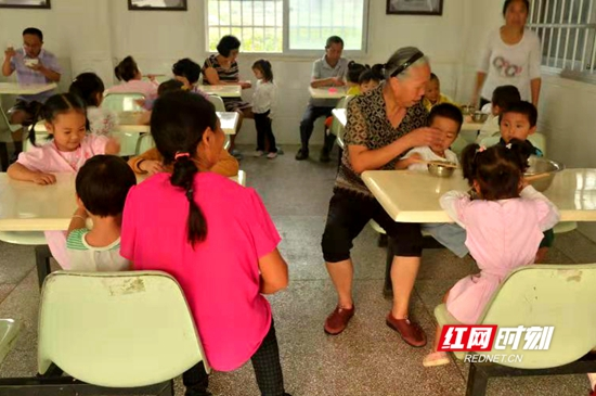 武陵源：31名村小孩子吃上“免费早餐”