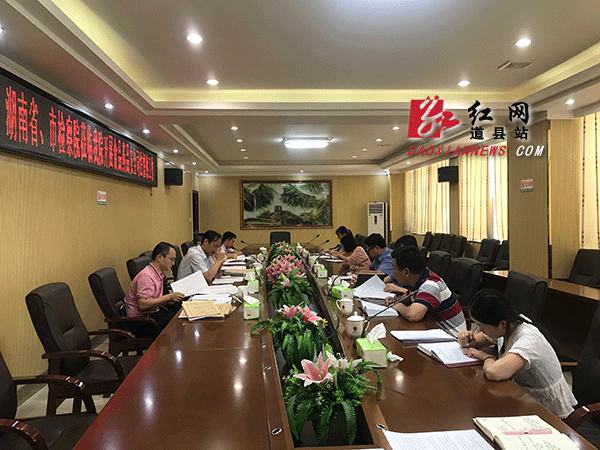 座谈会现场.gif