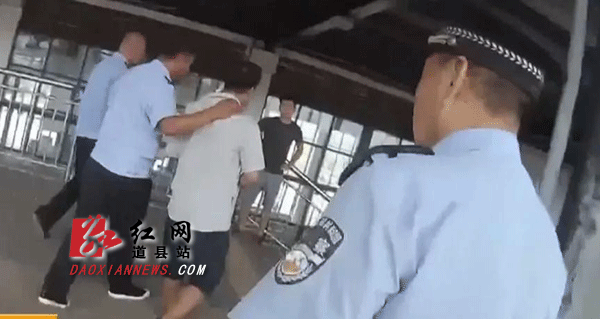 两男子被拘留.gif 两男子被拘留.gif