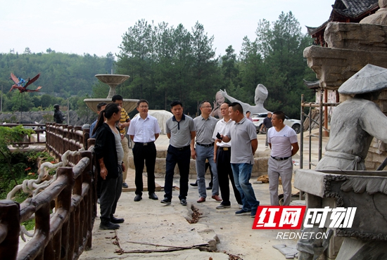 武陵源区领导深入双文村调研指导脱贫攻坚产业发展工作