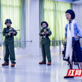 舞台上回响“蝶恋花” “骄杨精神”在心中落地开花