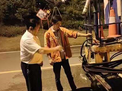 市环卫处督查夜间环卫作业