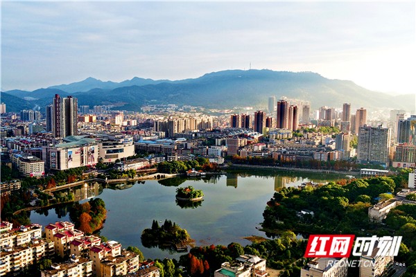 【主图】201907  环北湖公园中央商贸圈 周峰摄.jpg